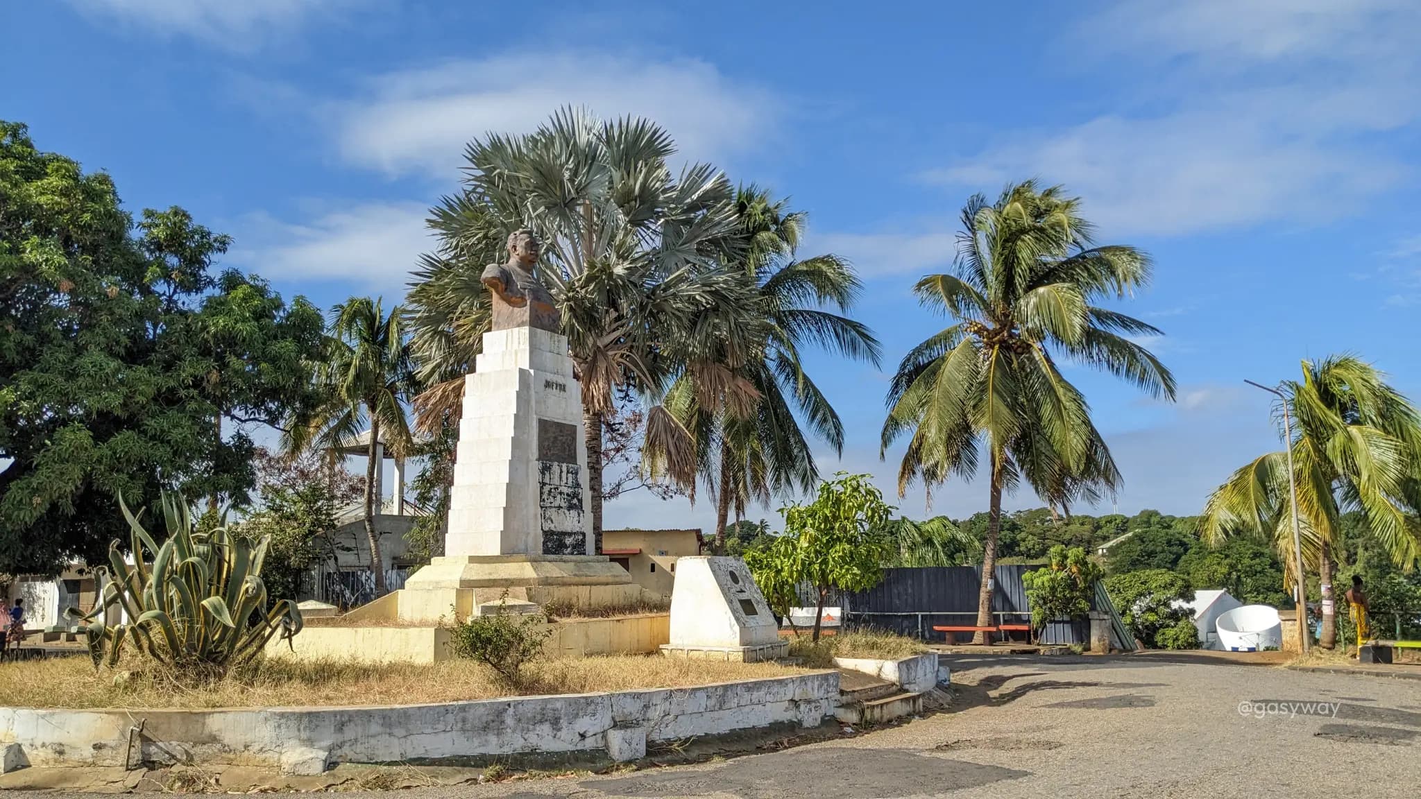 Diego_ville_Place_Joffre_Statue
