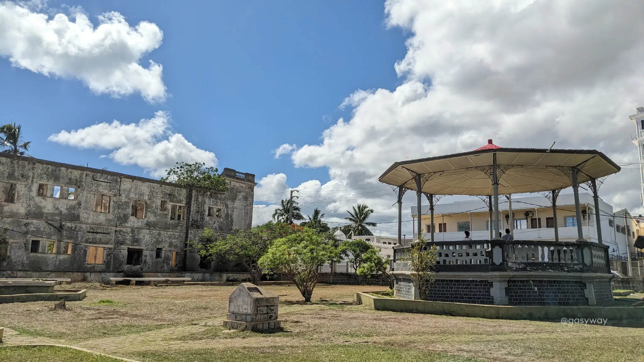 Diego_ville_Place_Musique